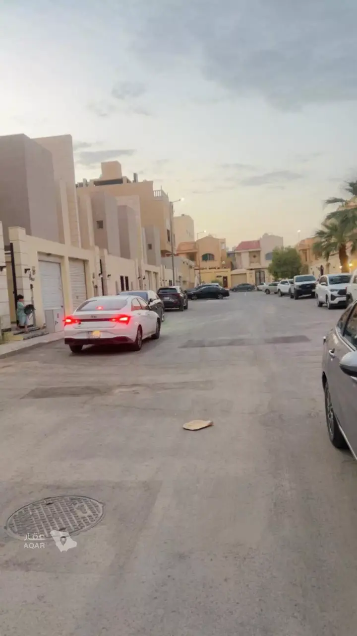 3 bedroom villa in At Taawon, Riyadh 5