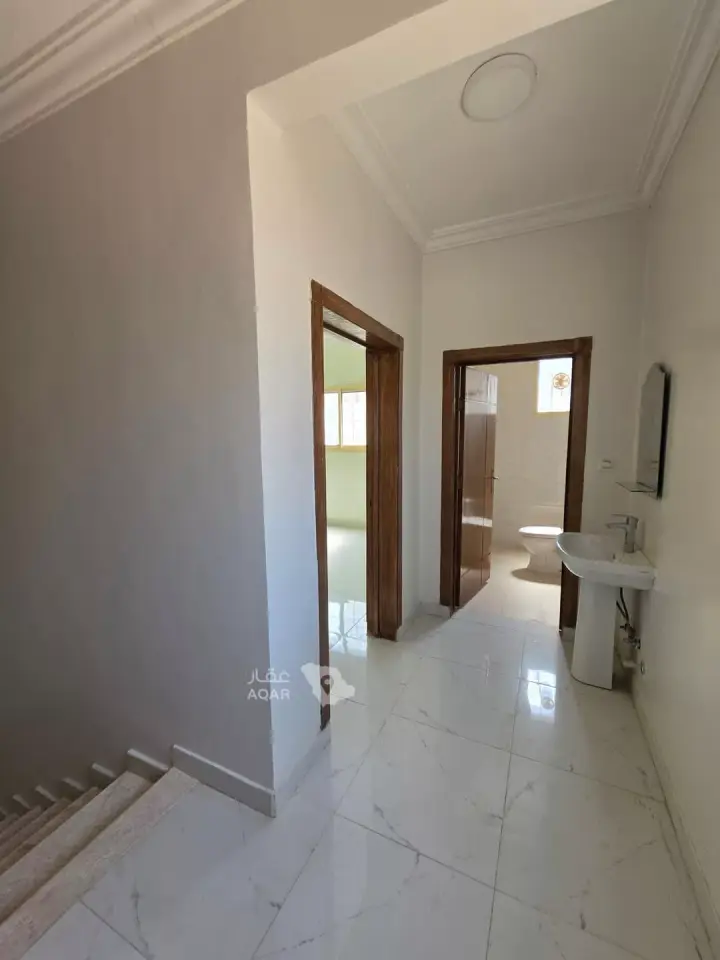 5 bedroom villa in Al Aziziyah, Riyadh 11