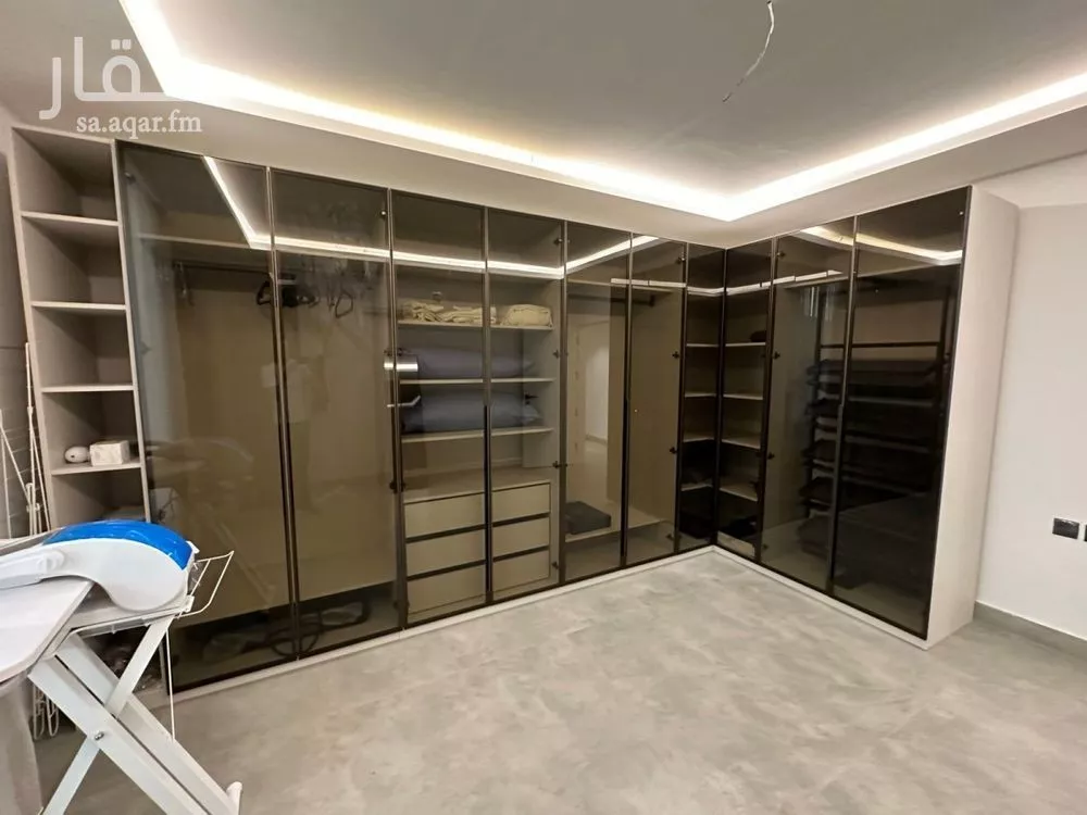3 bedroom apartment in Al Malqa 4