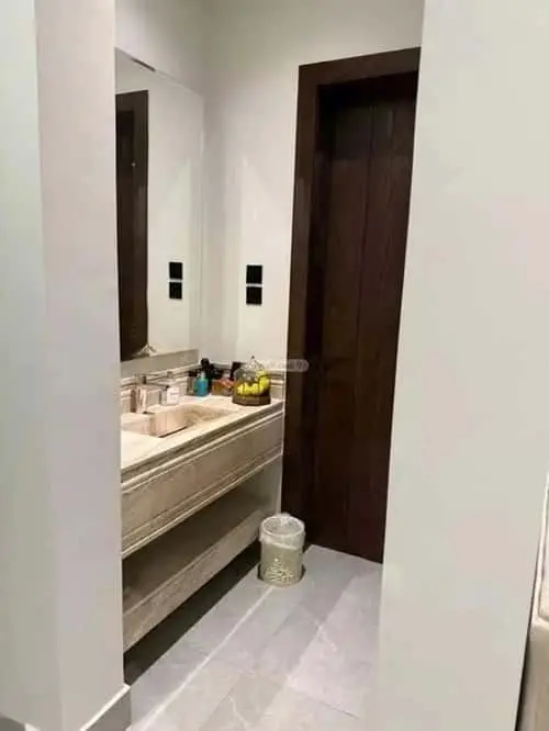 4 bedroom villa in Dhahrat Al Badiah, Riyadh 6