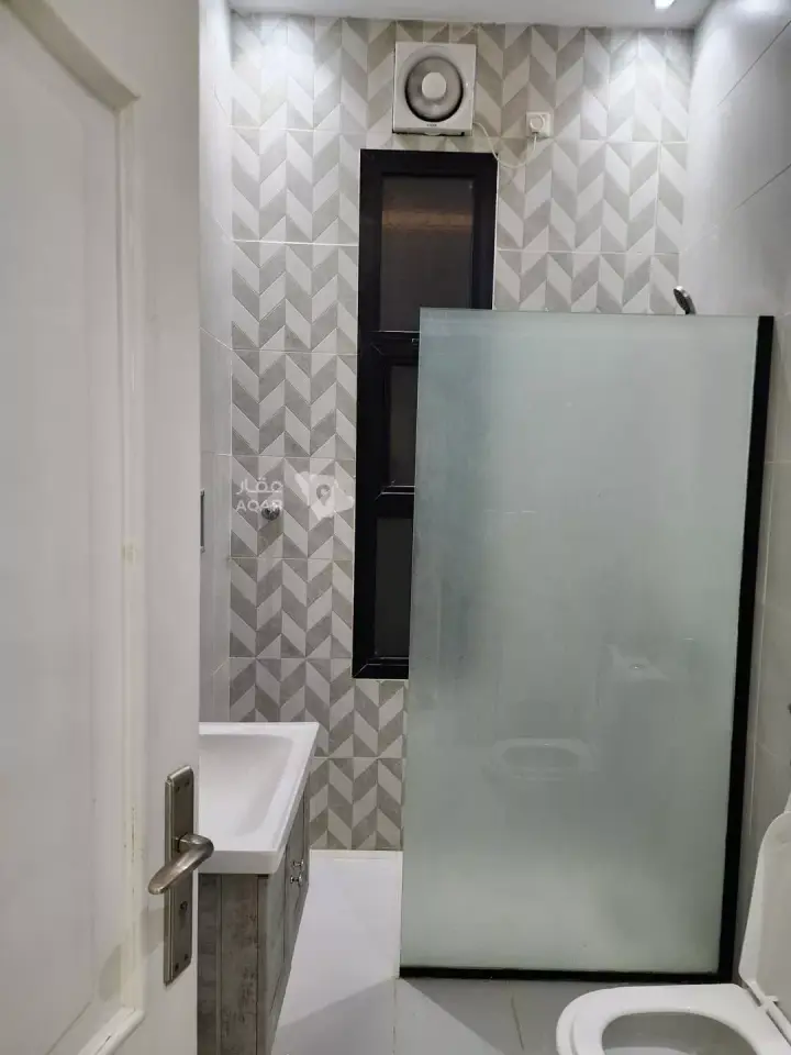 4 bedroom villa in Az Zomorod, Jeddah 8
