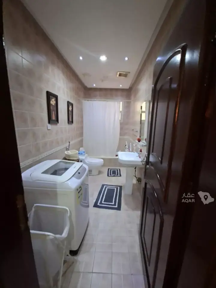 5 bedroom villa in Al Wadi, Riyadh 10