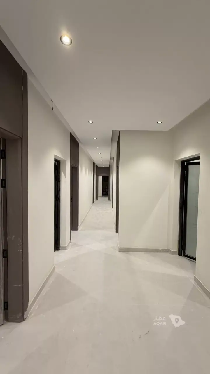 6 bedroom building in Tebah Subdivision, Eastern Province 8