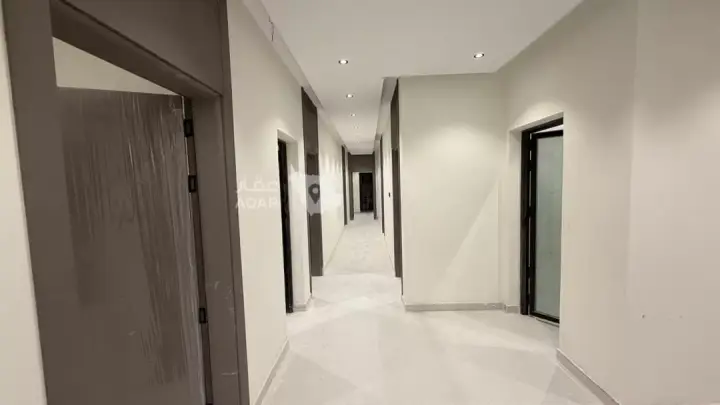 6 bedroom building in Tebah Subdivision, Eastern Province 9