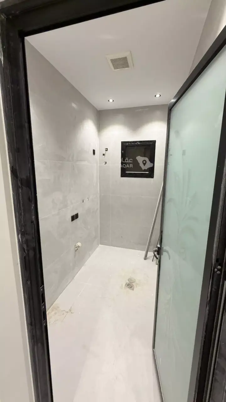 6 bedroom building in Tebah Subdivision, Eastern Province 10