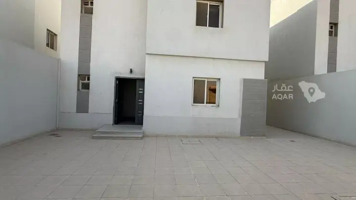 4 bedroom villa in Al Janadriyah, Riyadh 3