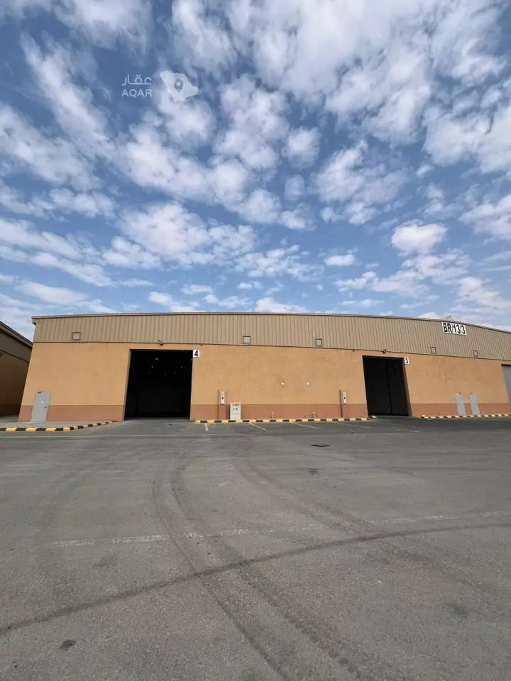 2 bedroom warehouse in Al Bariah, Riyadh 6