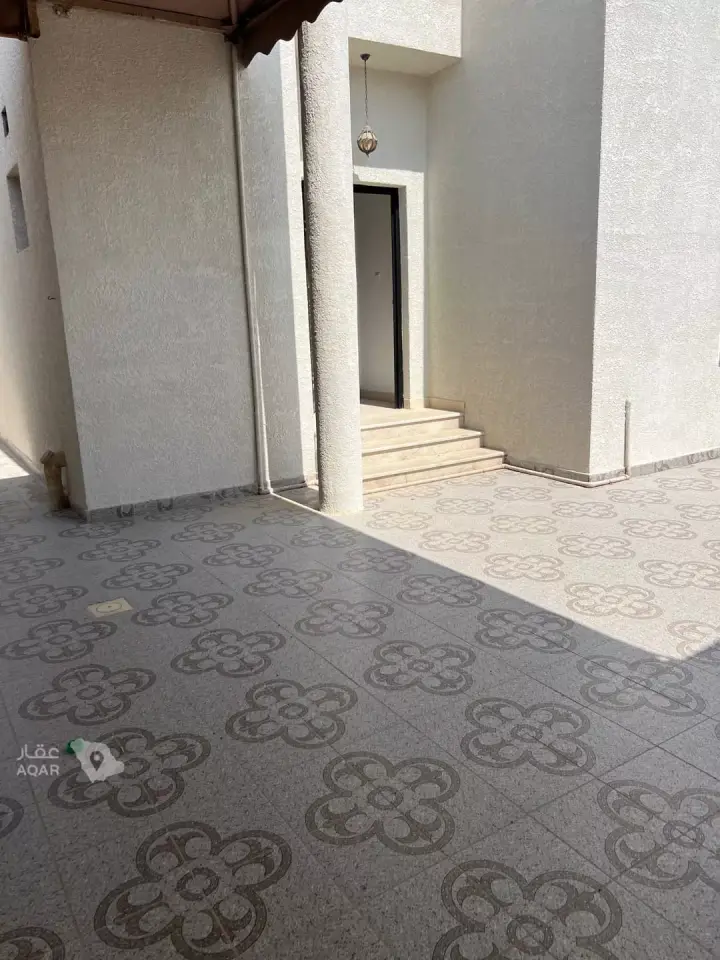 فيلا  في الشراع، الخبر 3