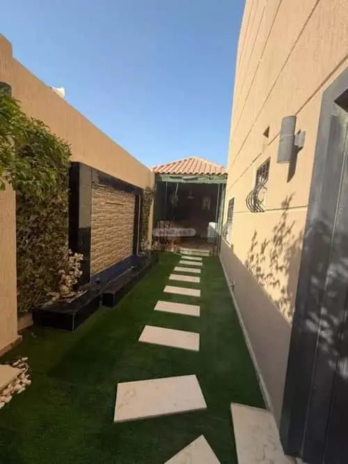 5 bedroom villa in Khuzam, Riyadh 9