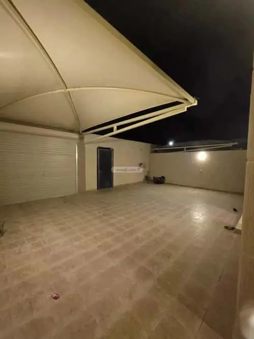 5 bedroom villa in Khuzam, Riyadh 9