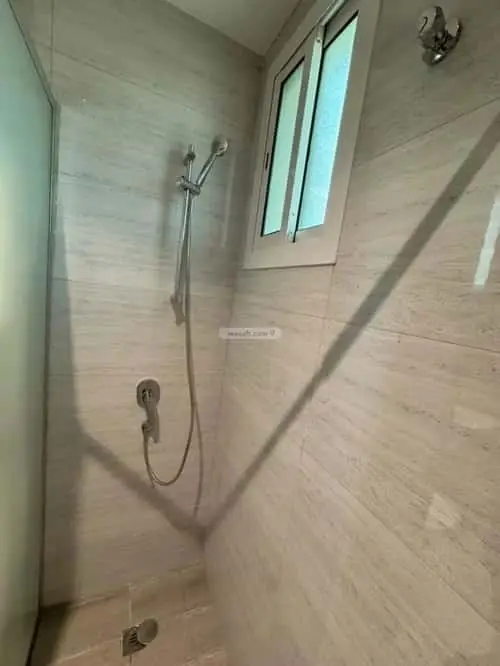 4 bedroom apartment in Mishrifah, Jeddah 10