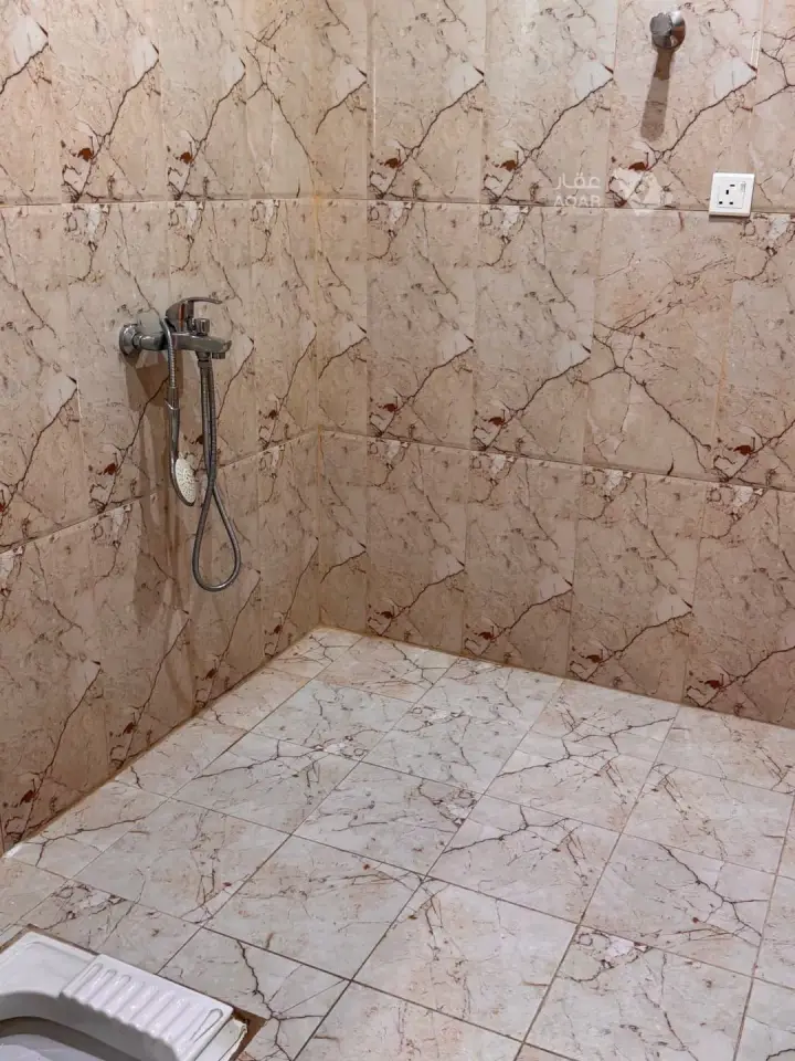 4 bedroom apartment in Al Sadd, Khamis Mushait 5