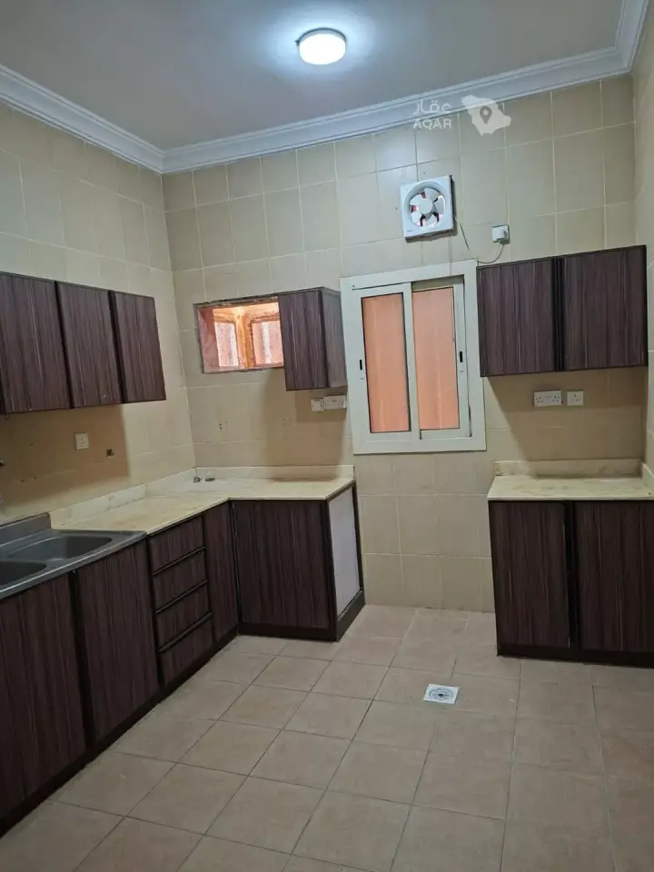 3 bedroom apartment in Mishrifah, Jeddah 4