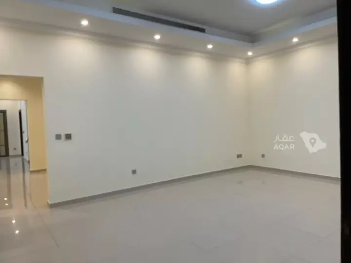 3 bedroom villa in Abhur North, Jeddah 5