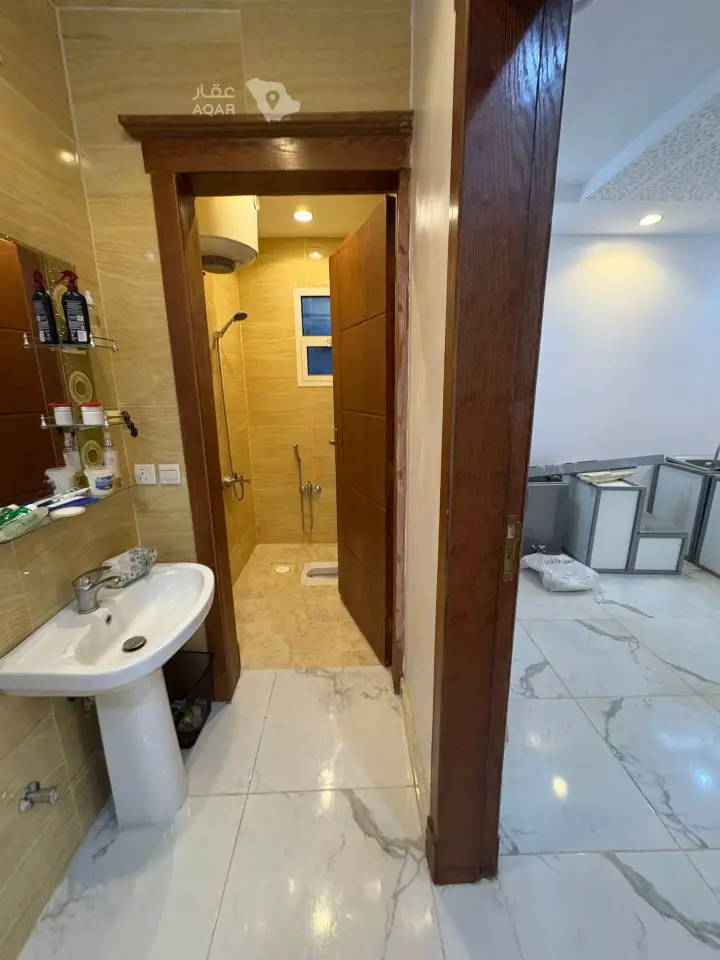 4 bedroom villa in Tuwaiq, Riyadh 9