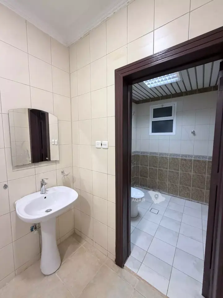 5 bedroom villa in An Nafal, Riyadh 18