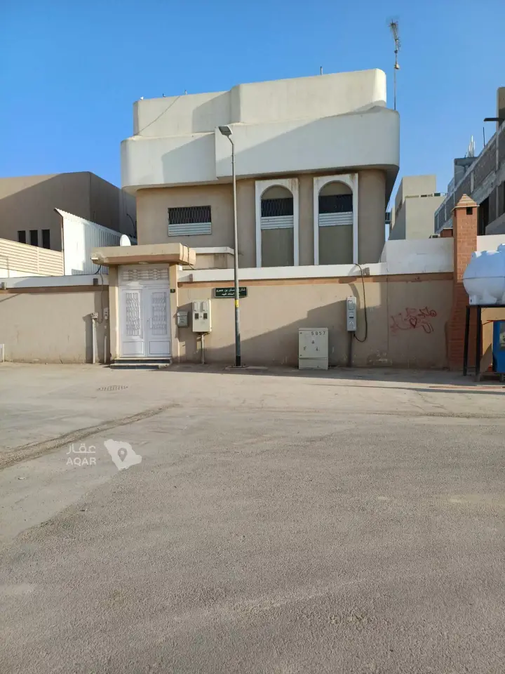 3 bedroom villa in King Fahd, Riyadh