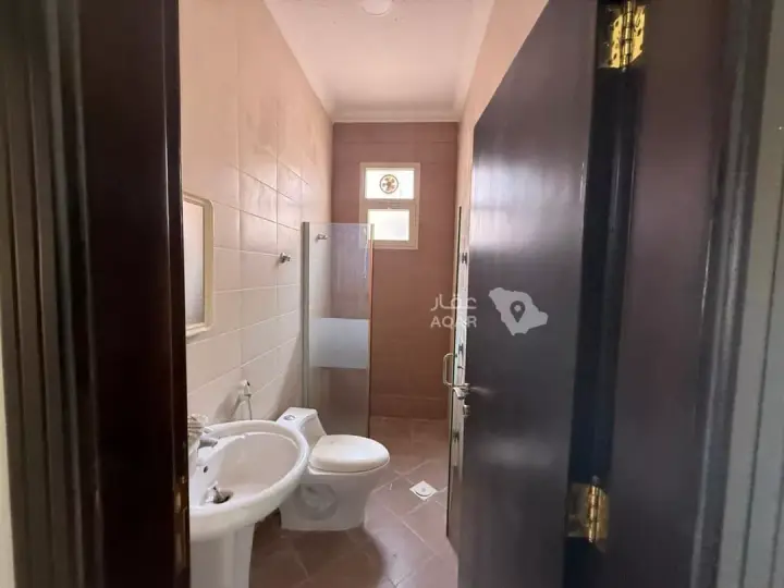 5 bedroom villa in Hittin, Riyadh 5