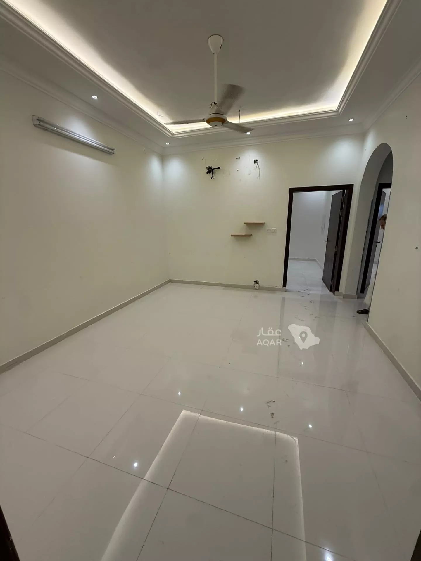 شقة في المطار