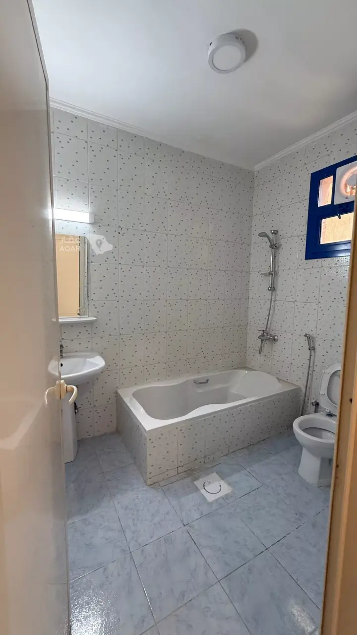 4 bedroom apartment in Al Rawabi, Jazan 2