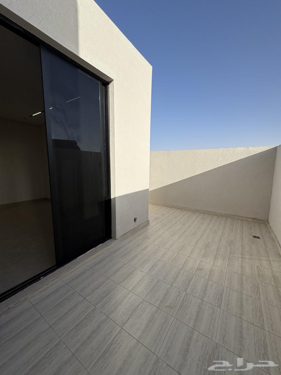 شقة 5 غرف في البيان 4
