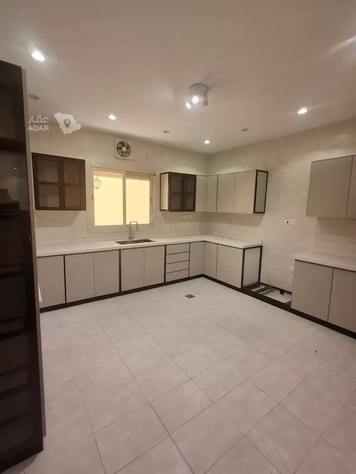 3 bedroom villa in Abhur North, Jeddah 24