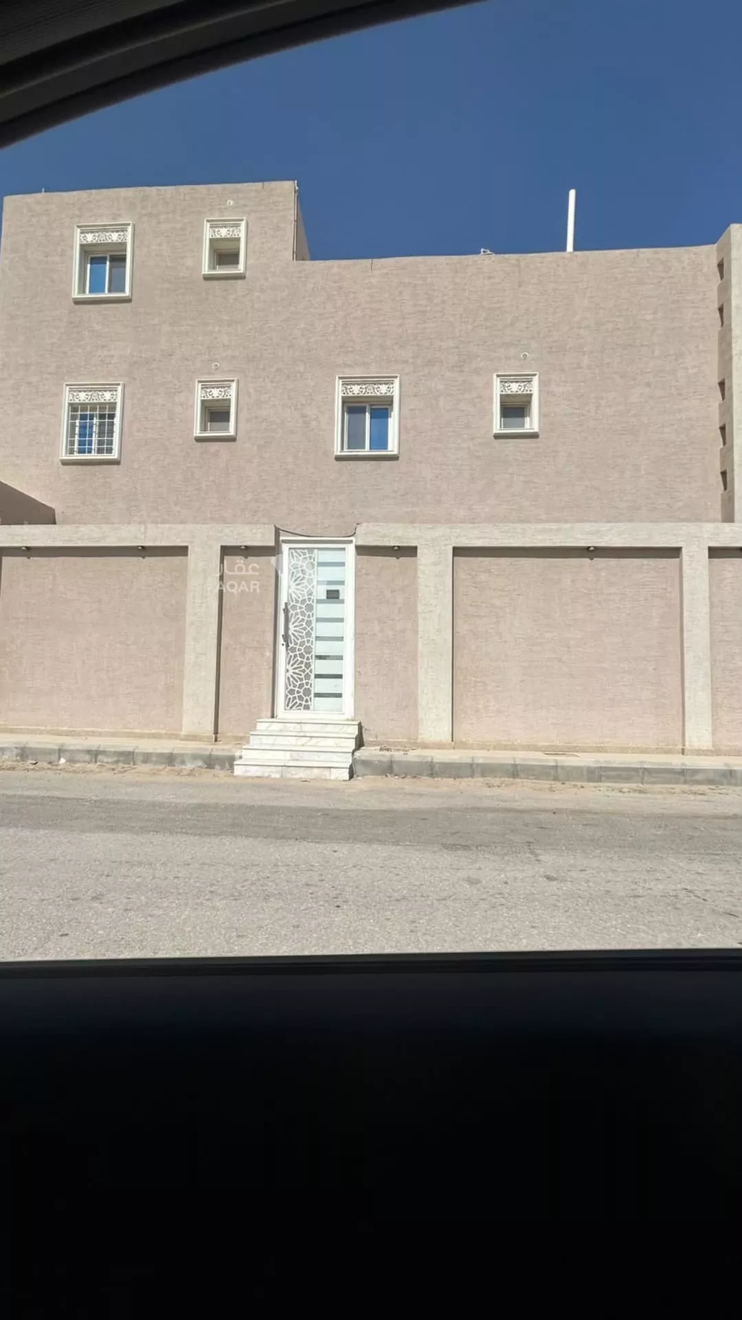 فيلا في العزيزية