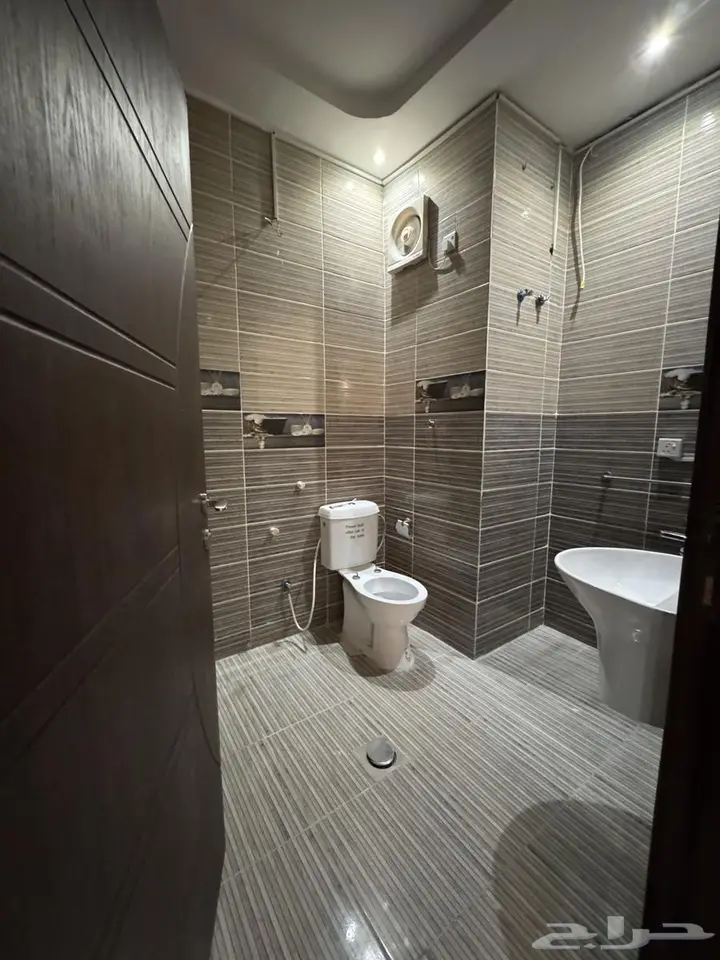 5 bedroom apartment in Ar Rayan, Jeddah 8