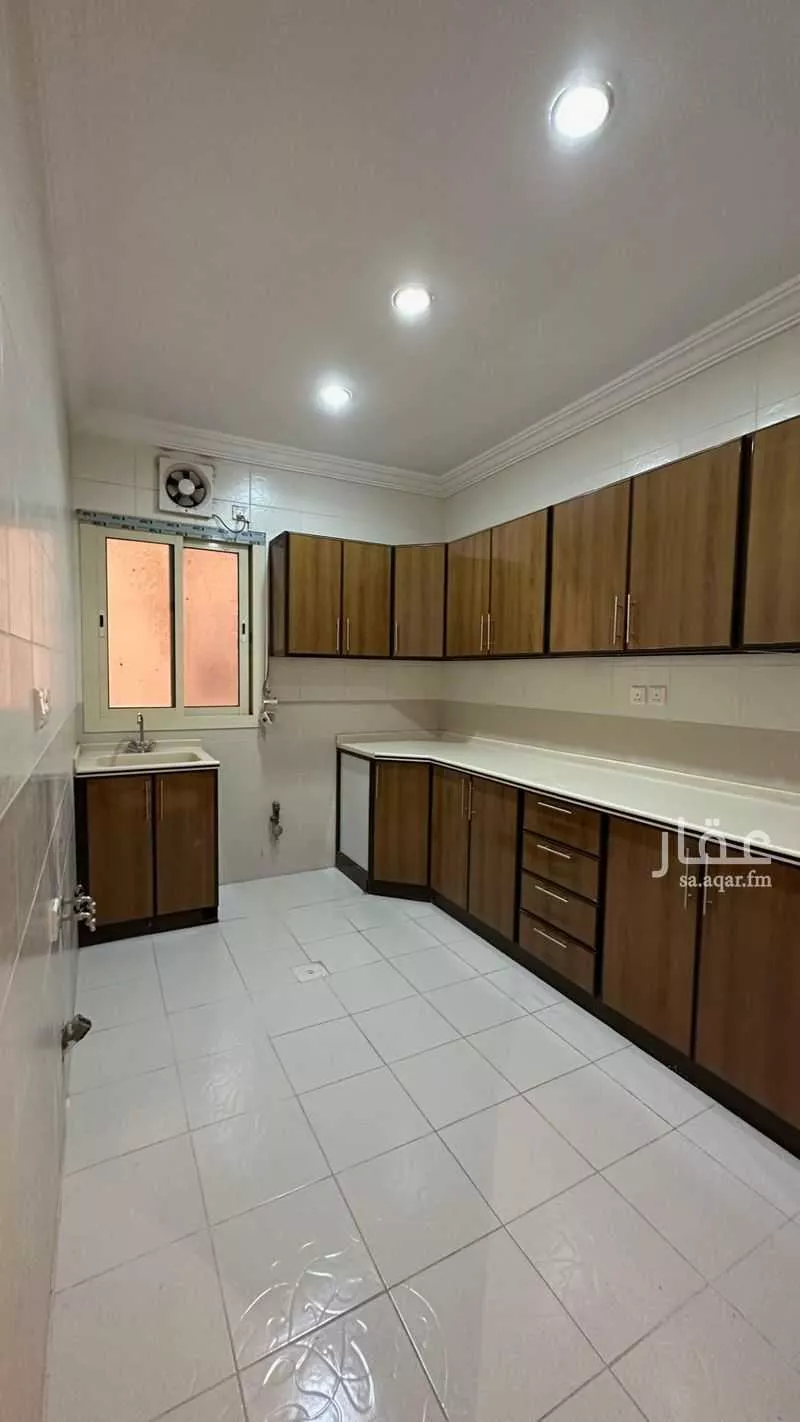 411 sqm building in Al Rawdah 11