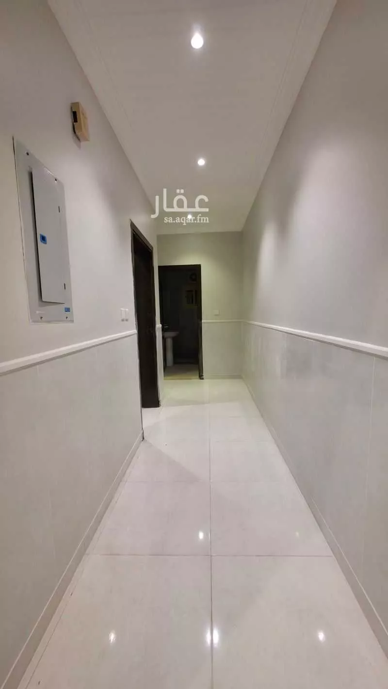 عمارة 411 م² في الروضة 8