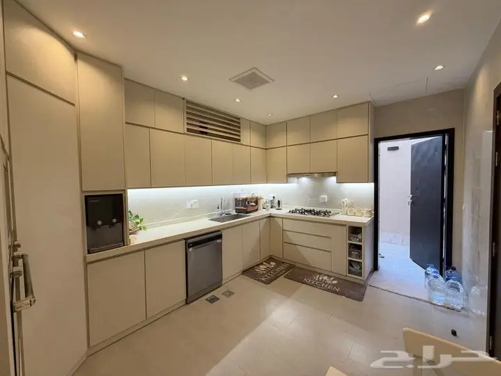 4 bedroom villa in Al Janadriyah, Riyadh 18