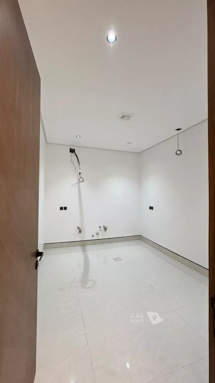 5 bedroom villa in Al Mahdiyyah, Riyadh 18
