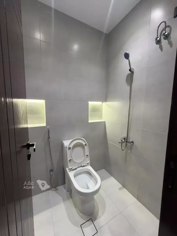 3 bedroom apartment in Al Nuzhah, Jeddah 12