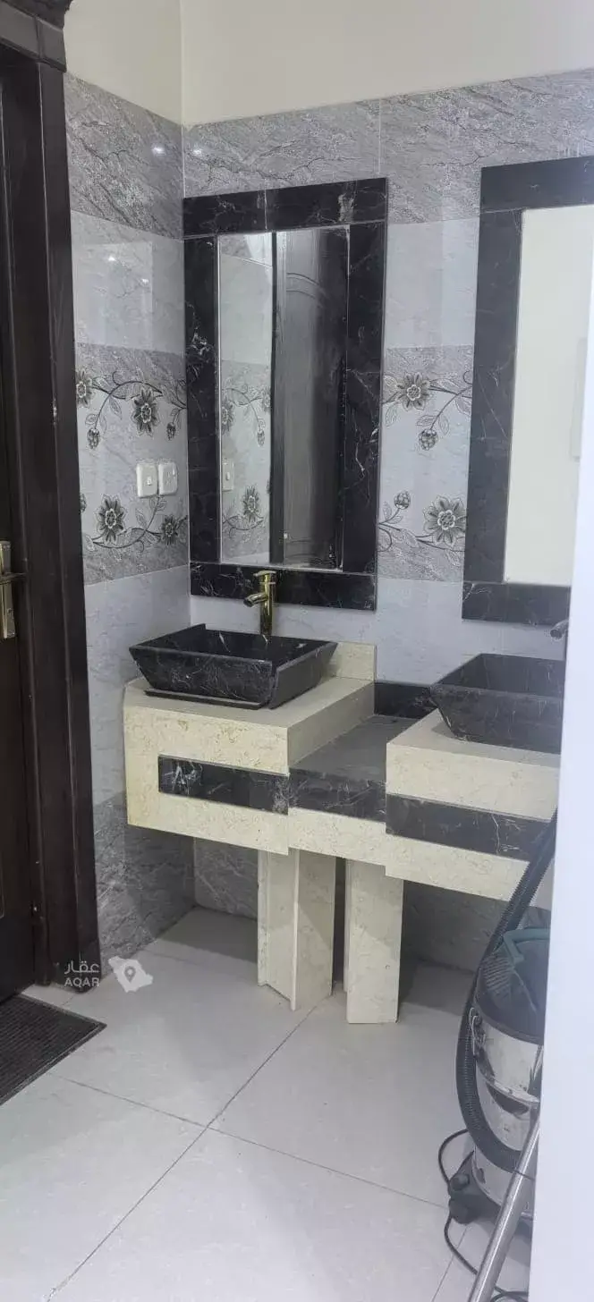 4 bedroom villa in Tuwaiq, Riyadh 10