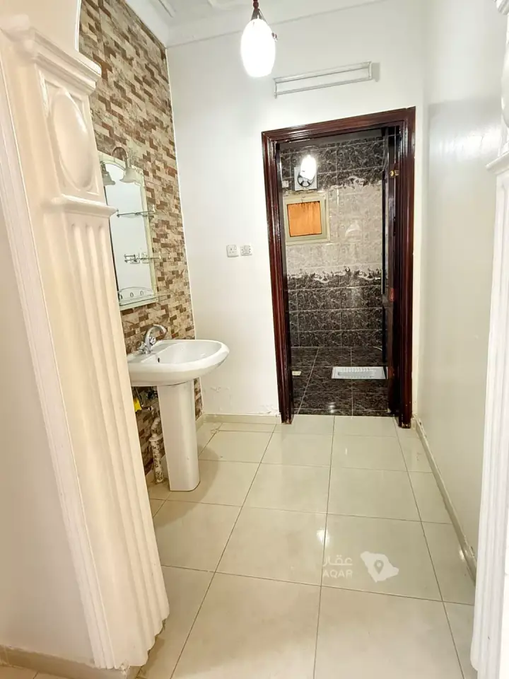 4 bedroom apartment in Al Salam, Madinah 5