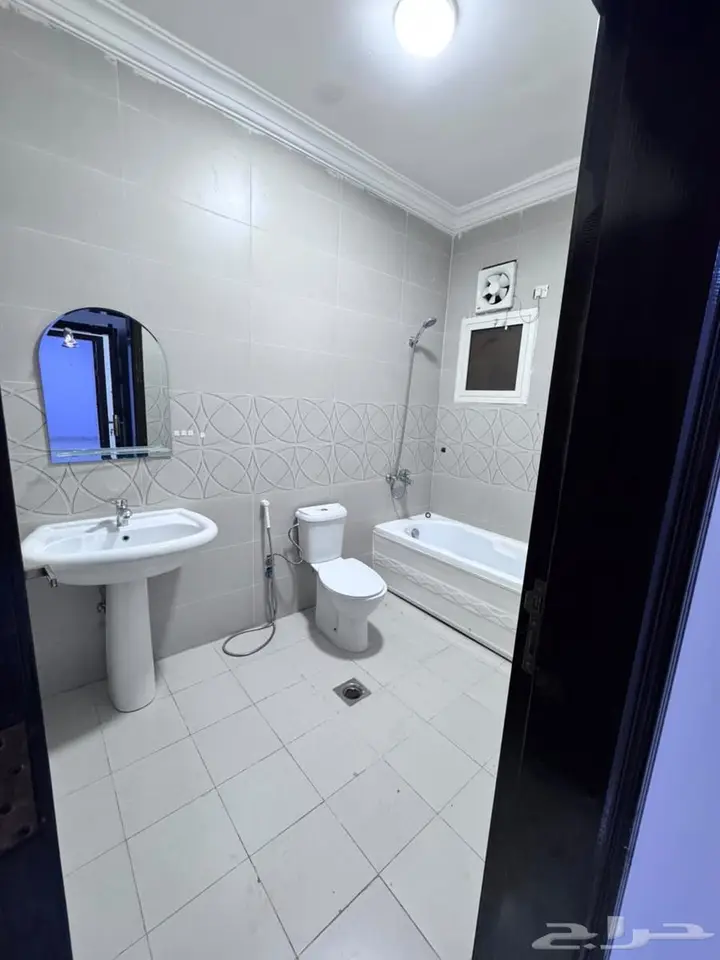 4 bedroom apartment in Al Khadra, Madinah 11