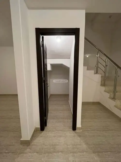 4 bedroom villa in Khuzam, Riyadh 7