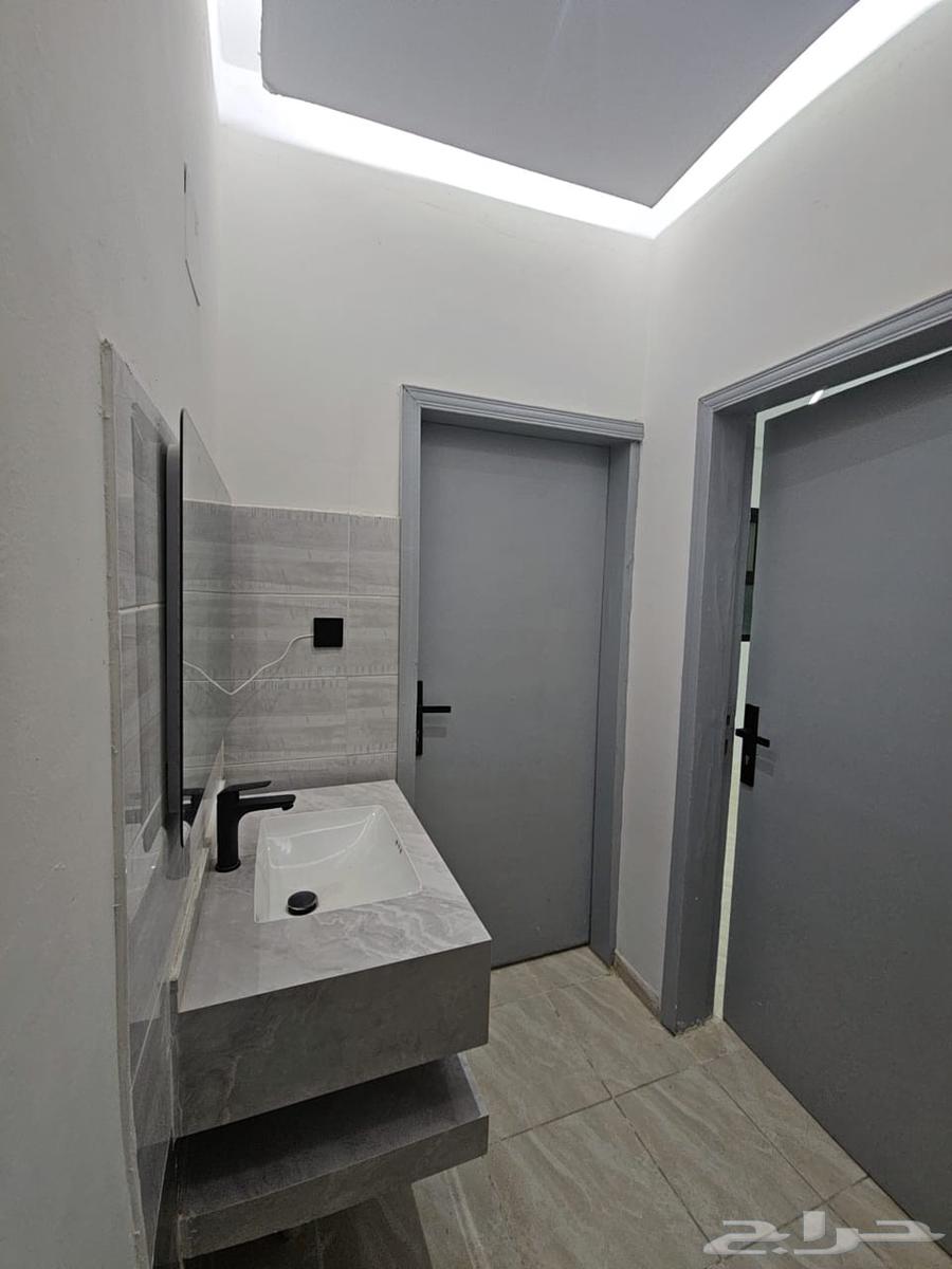 5 bedroom apartment in Al Janadriyah 7