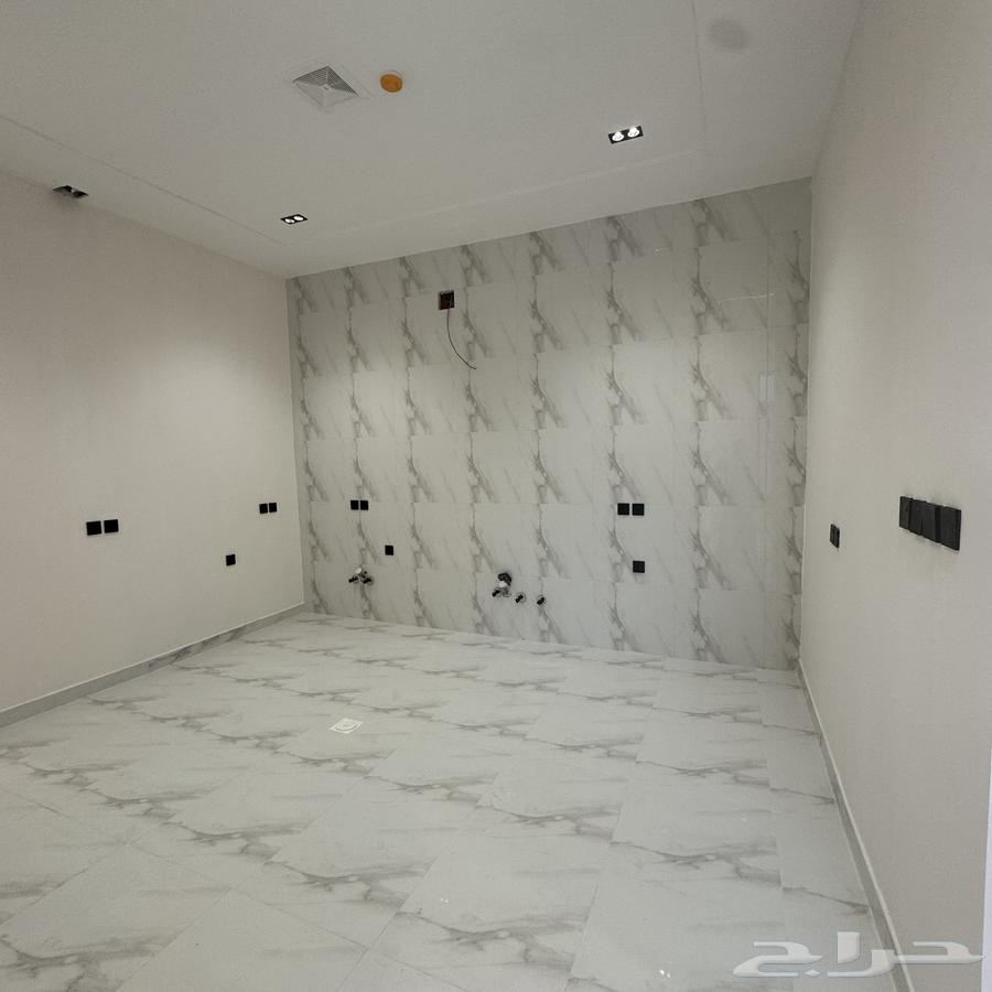 4 bedroom apartment in Al Zahrah 5
