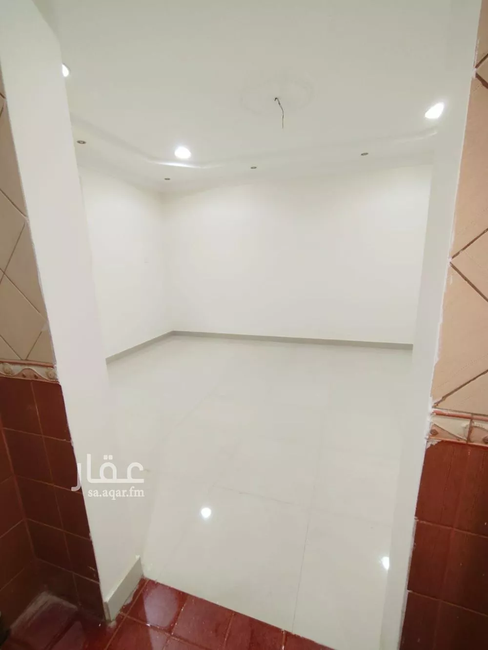 3 bedroom apartment in Al Hazm 8