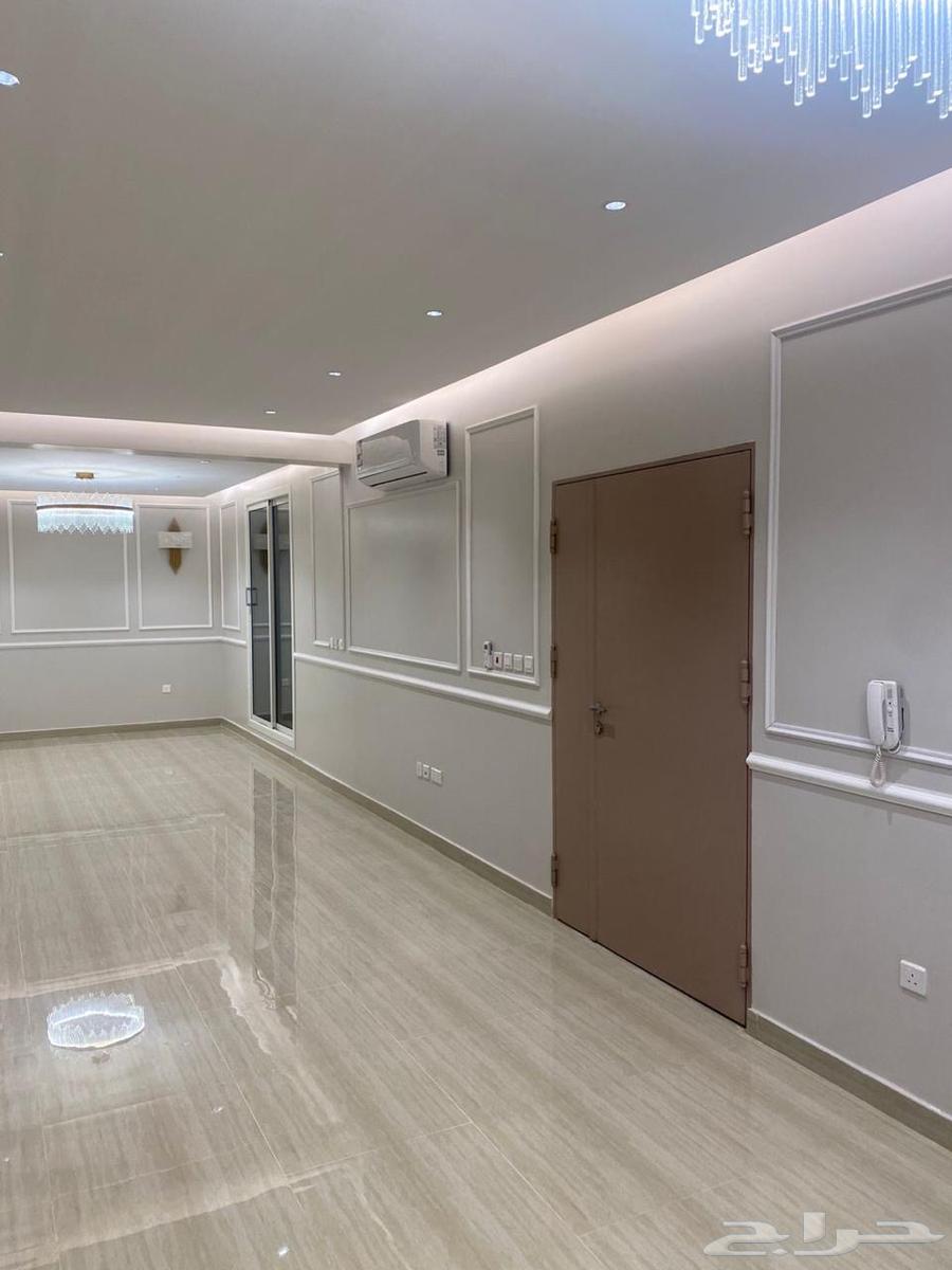 8 bedroom villa in Al Janadriyah, Riyadh 9