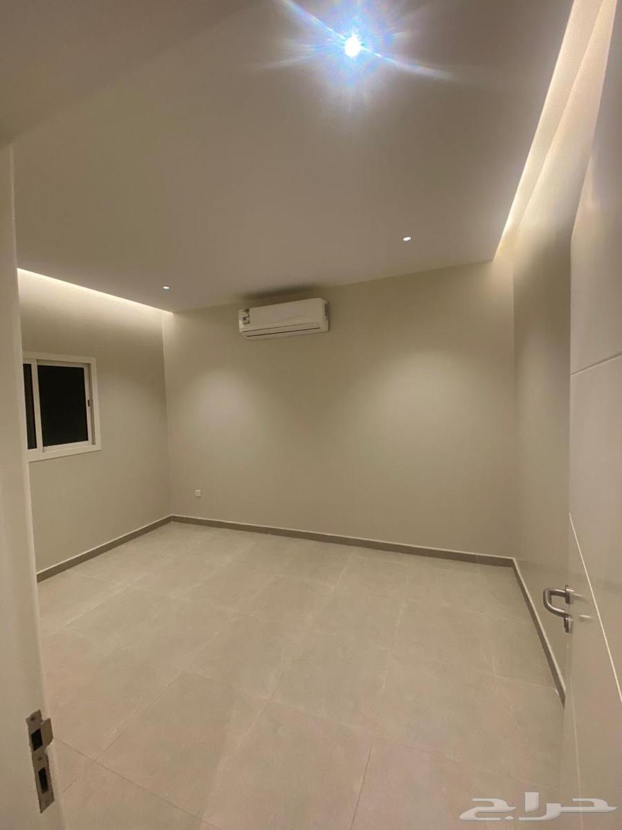 8 bedroom villa in Al Janadriyah, Riyadh 13