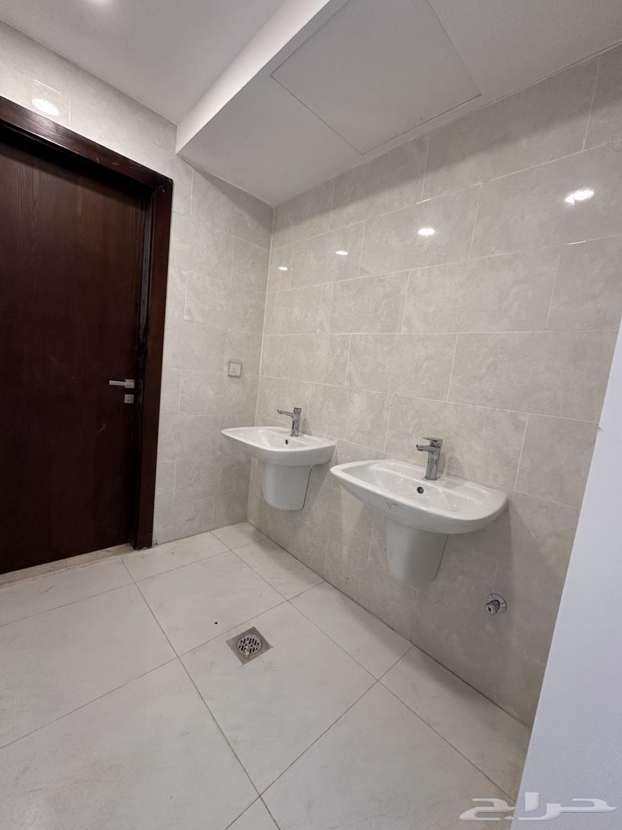 9 bedroom villa in Al Janadriyah 11