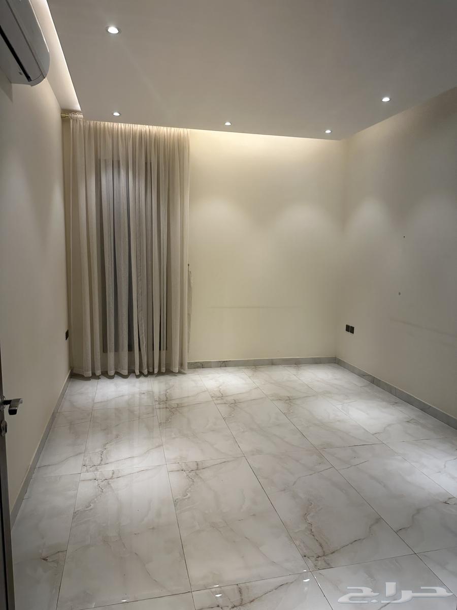 5 bedroom villa in Al Aridh 3