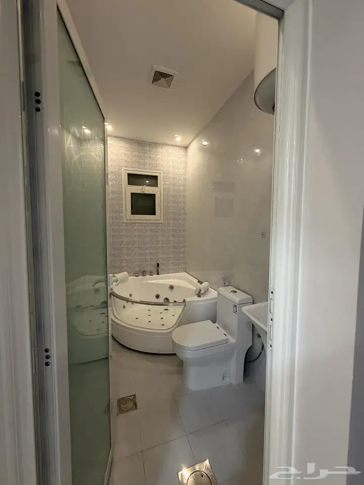 3 bedroom apartment in Ishbiliyah, Eastern Province 12