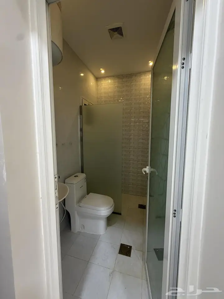 3 bedroom apartment in Ishbiliyah, Eastern Province 14
