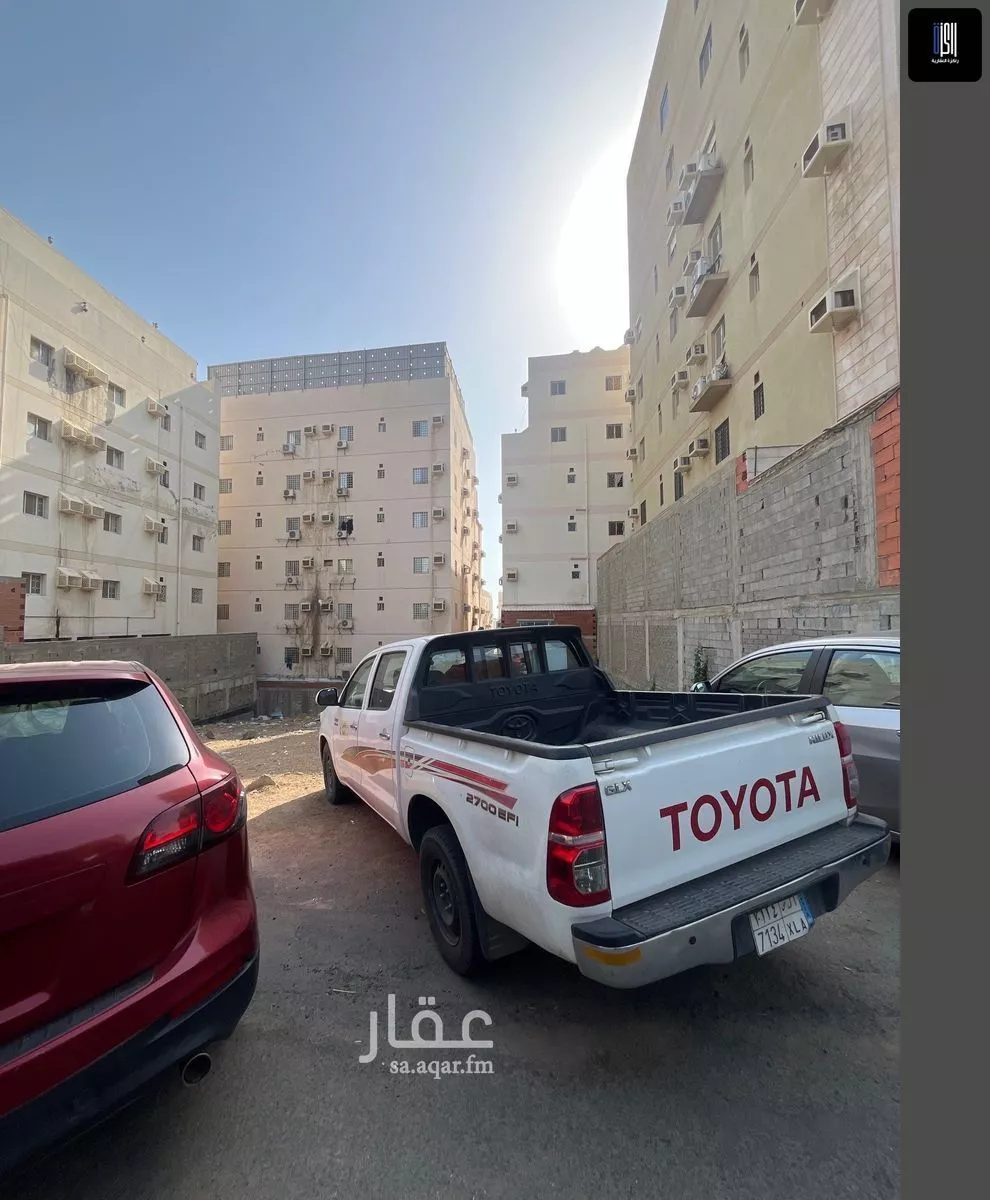 أرض 648 م² في النخيل 2