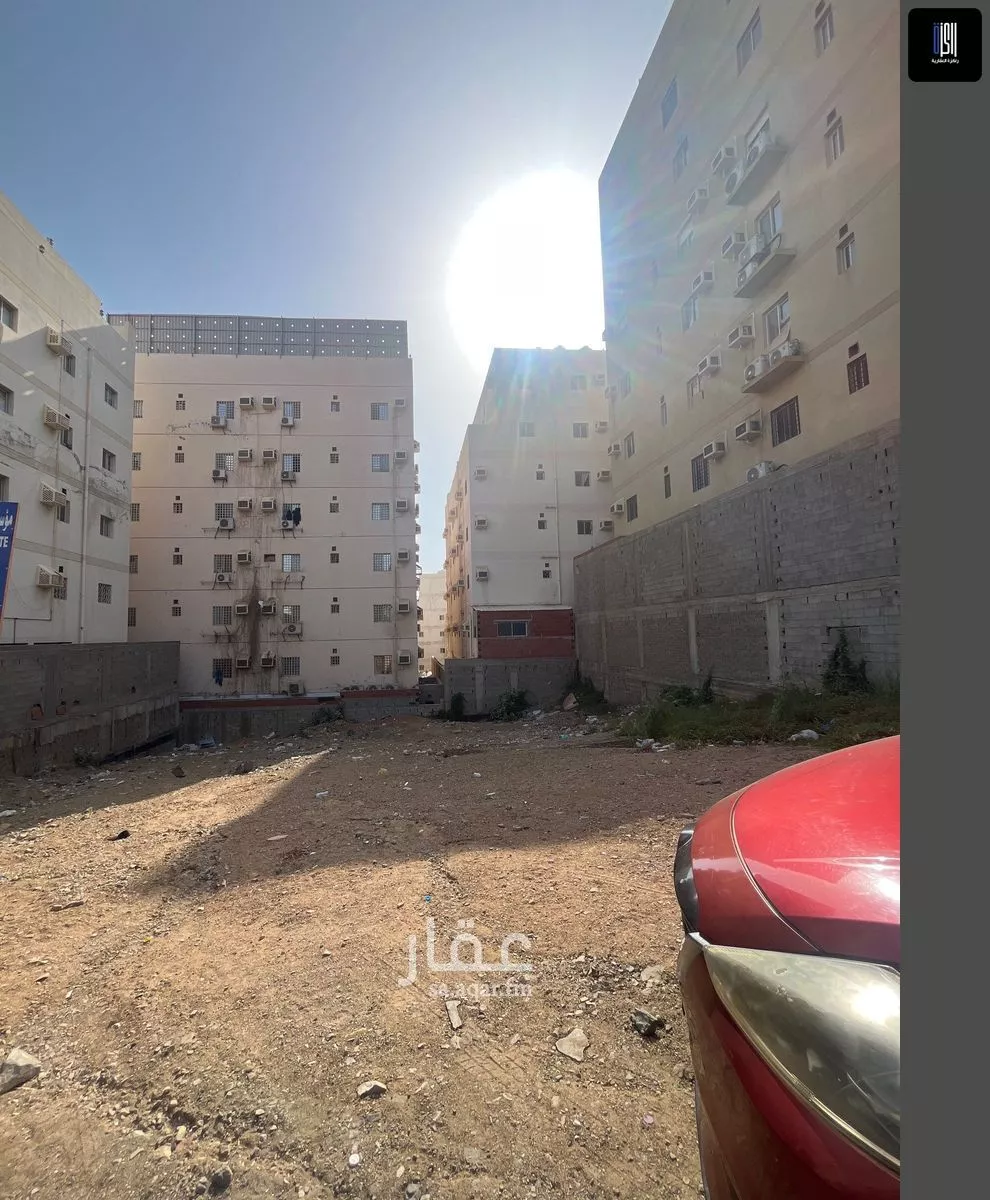 أرض 648 م² في النخيل 3