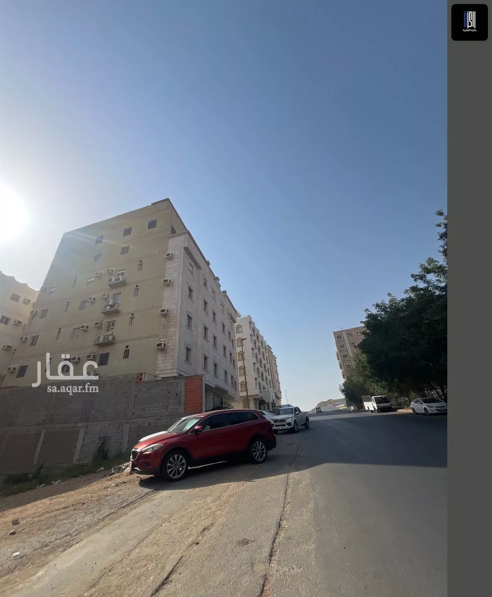 أرض 648 م² في النخيل 5