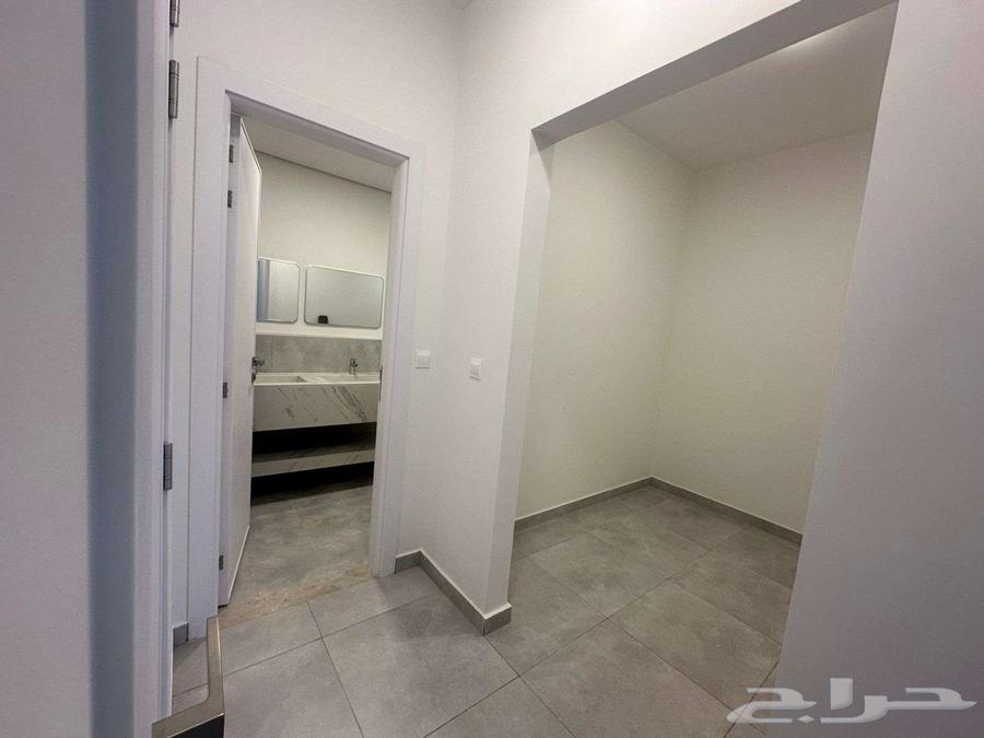 5 bedroom villa in Al Narjis 8
